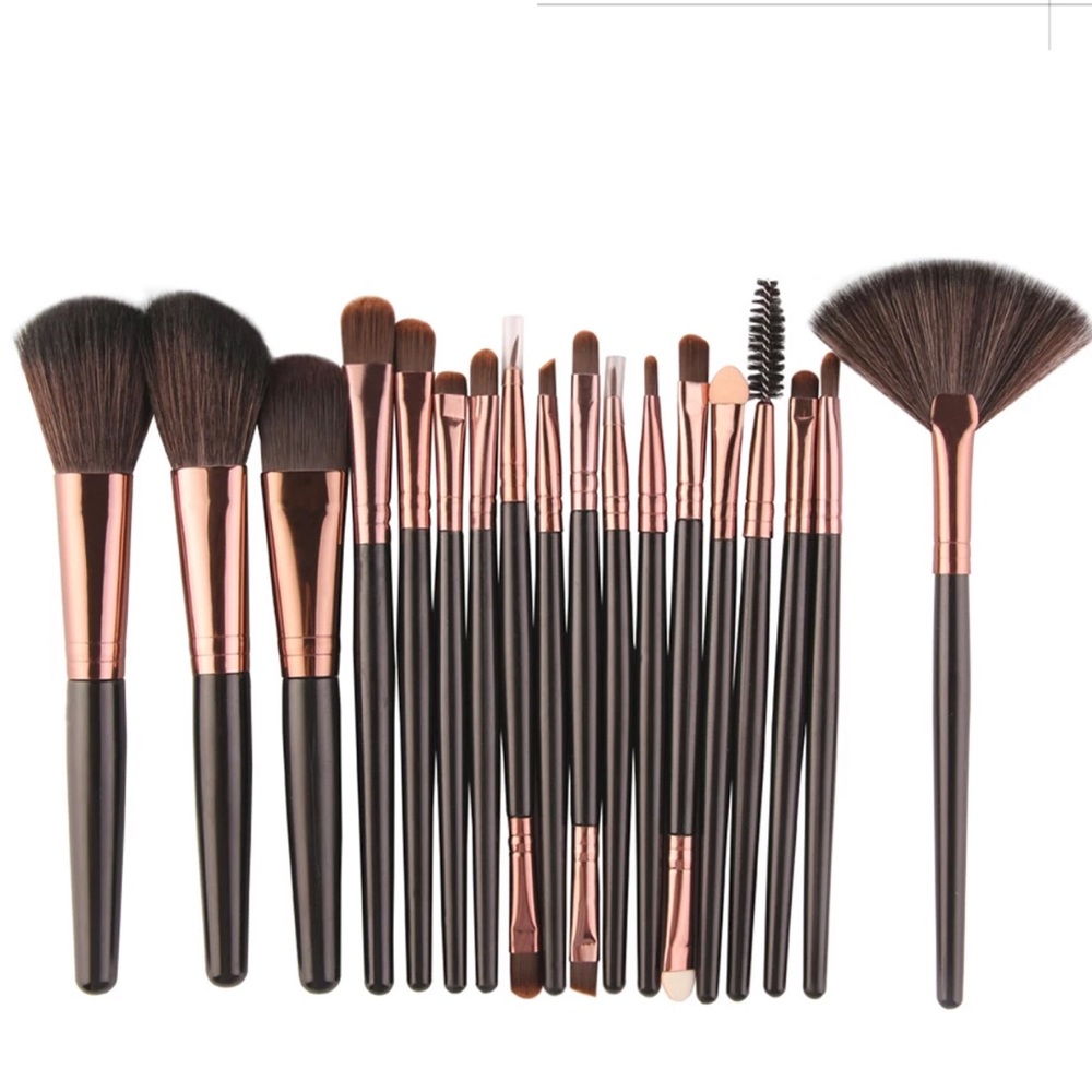 SOLD OUT! 18pc w/Travel Bag Makeup Brush Set - Picture 3 of 8